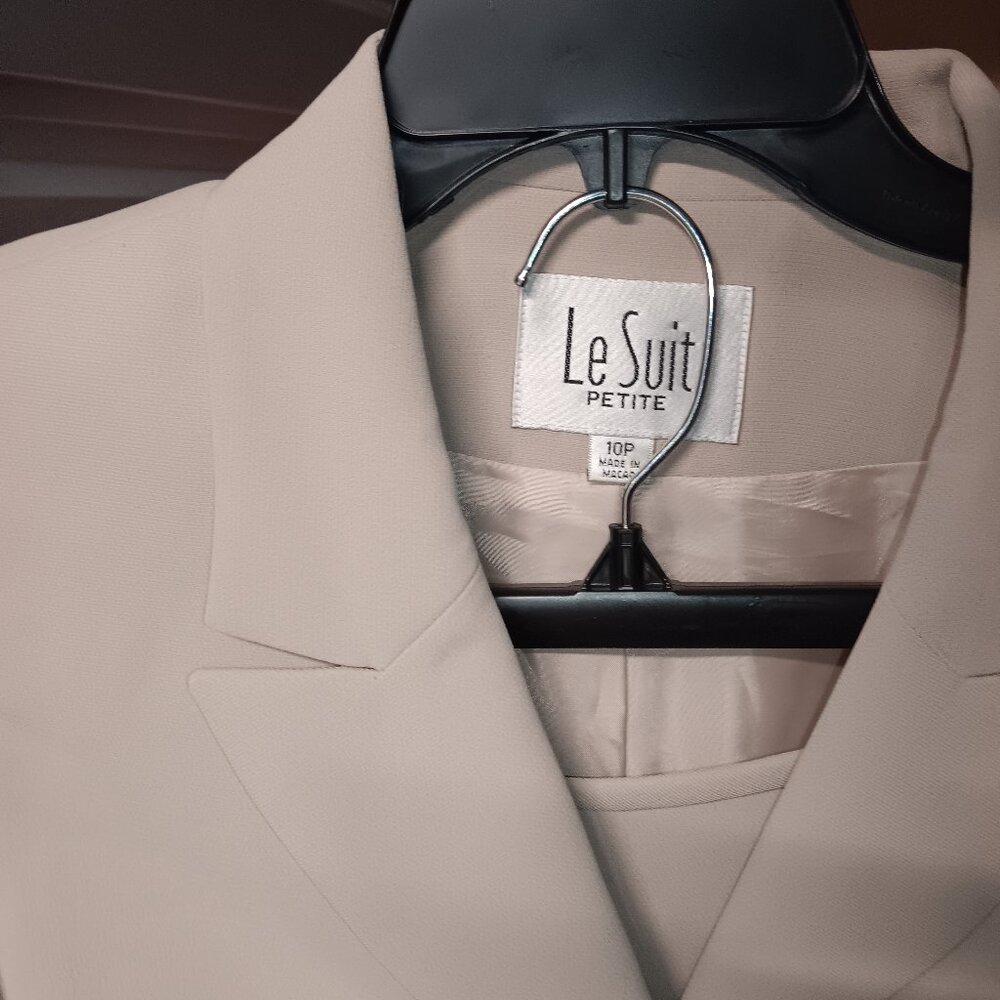 LeSuit 2 Piece Skirt Suit